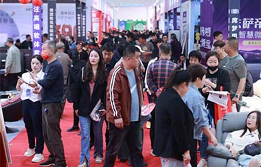南充家装展会现场展商云集推出优惠吸引观众